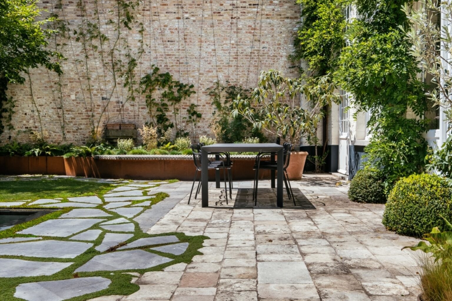 The layered courtyard — outdoor design reference